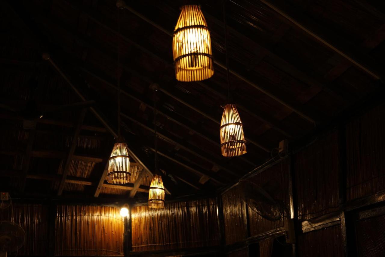 Hotel Tharu Garden, Sauraha Extérieur photo