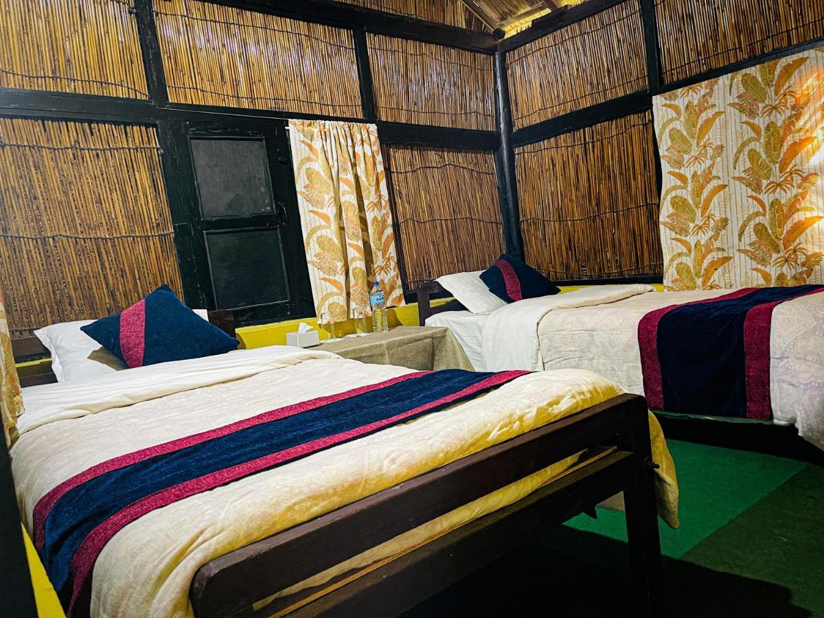 Hotel Tharu Garden, Sauraha Extérieur photo
