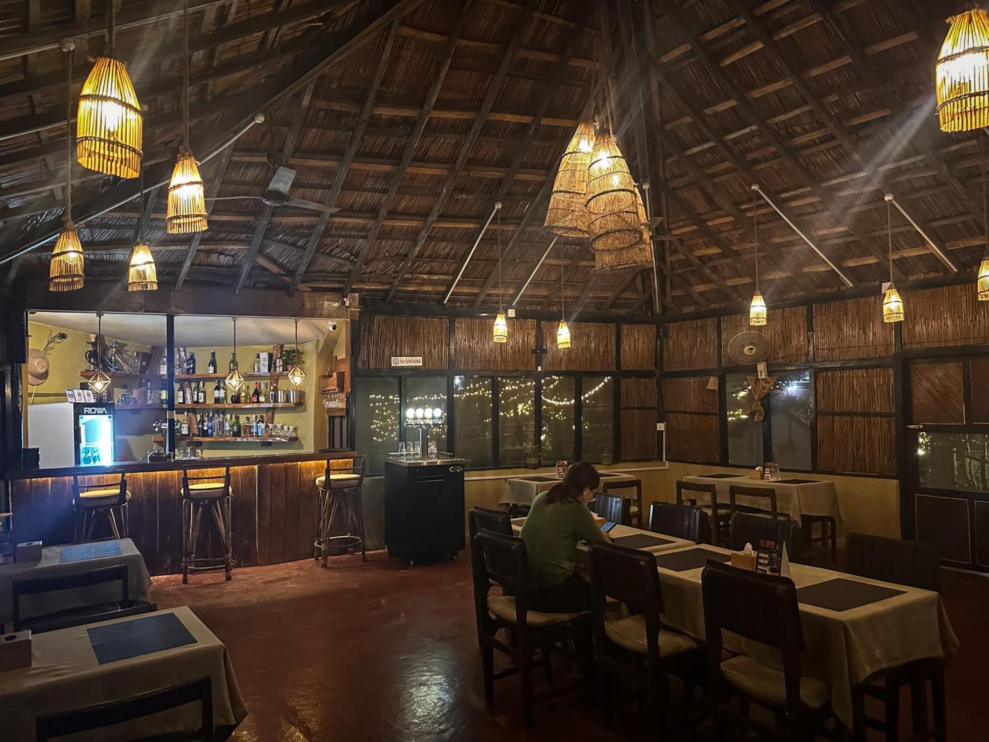 Hotel Tharu Garden, Sauraha Extérieur photo