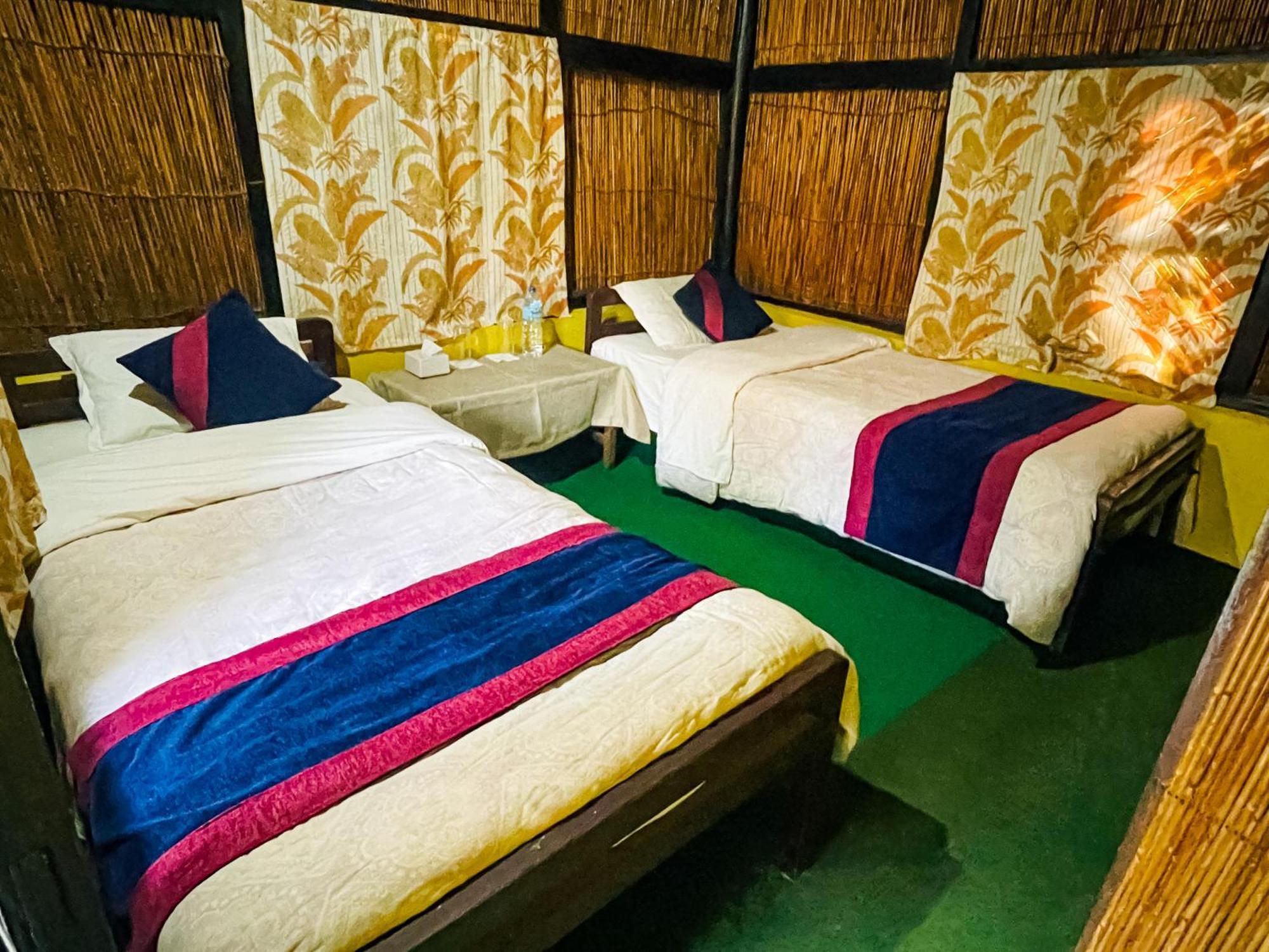 Hotel Tharu Garden, Sauraha Chambre photo