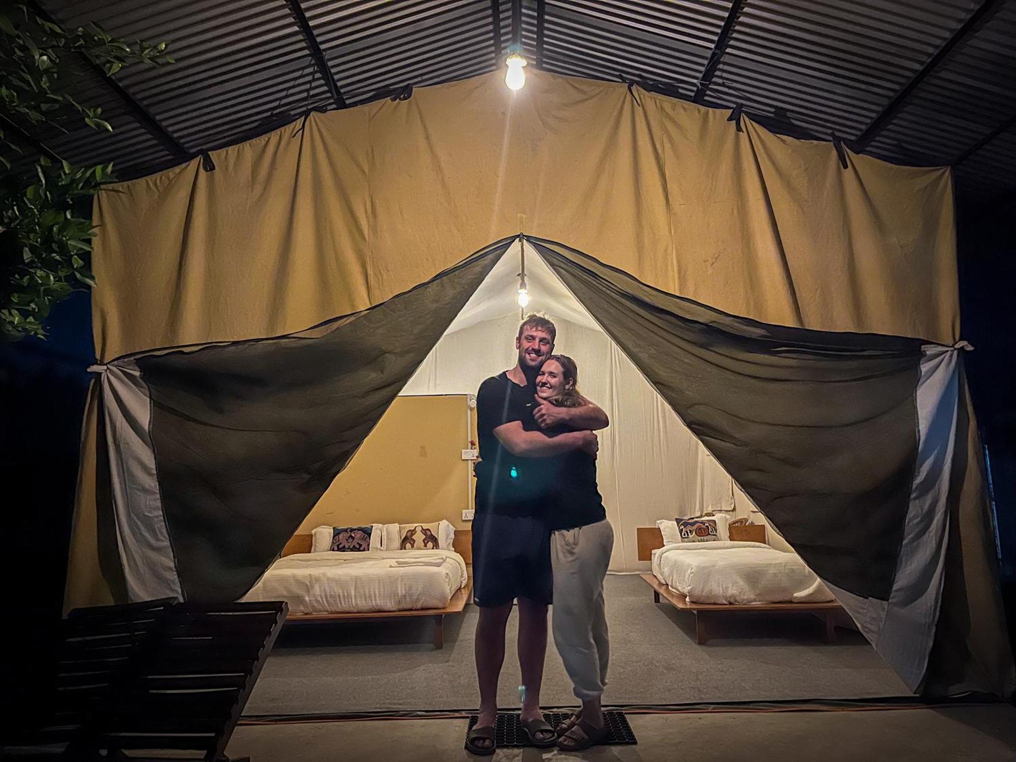 Hotel Tharu Garden, Sauraha Extérieur photo